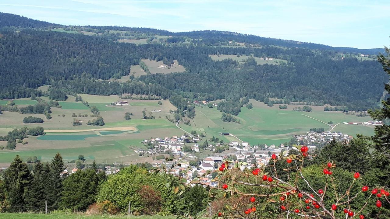 Halte Au Pied Du Creux Du Van Travers Exterior foto