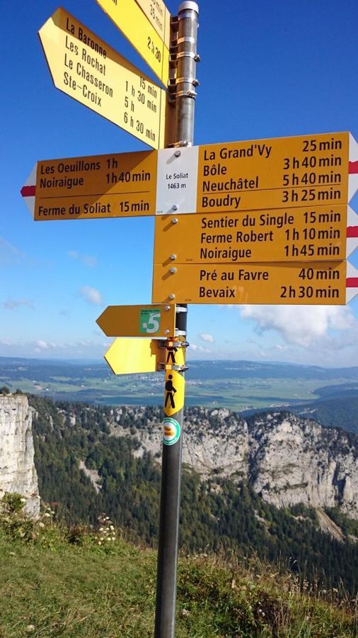 Halte Au Pied Du Creux Du Van Travers Exterior foto